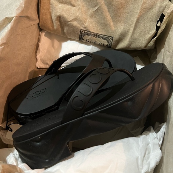 New GUCCI logo Thong Platform black rubber Sandals - Picture 12 of 12
